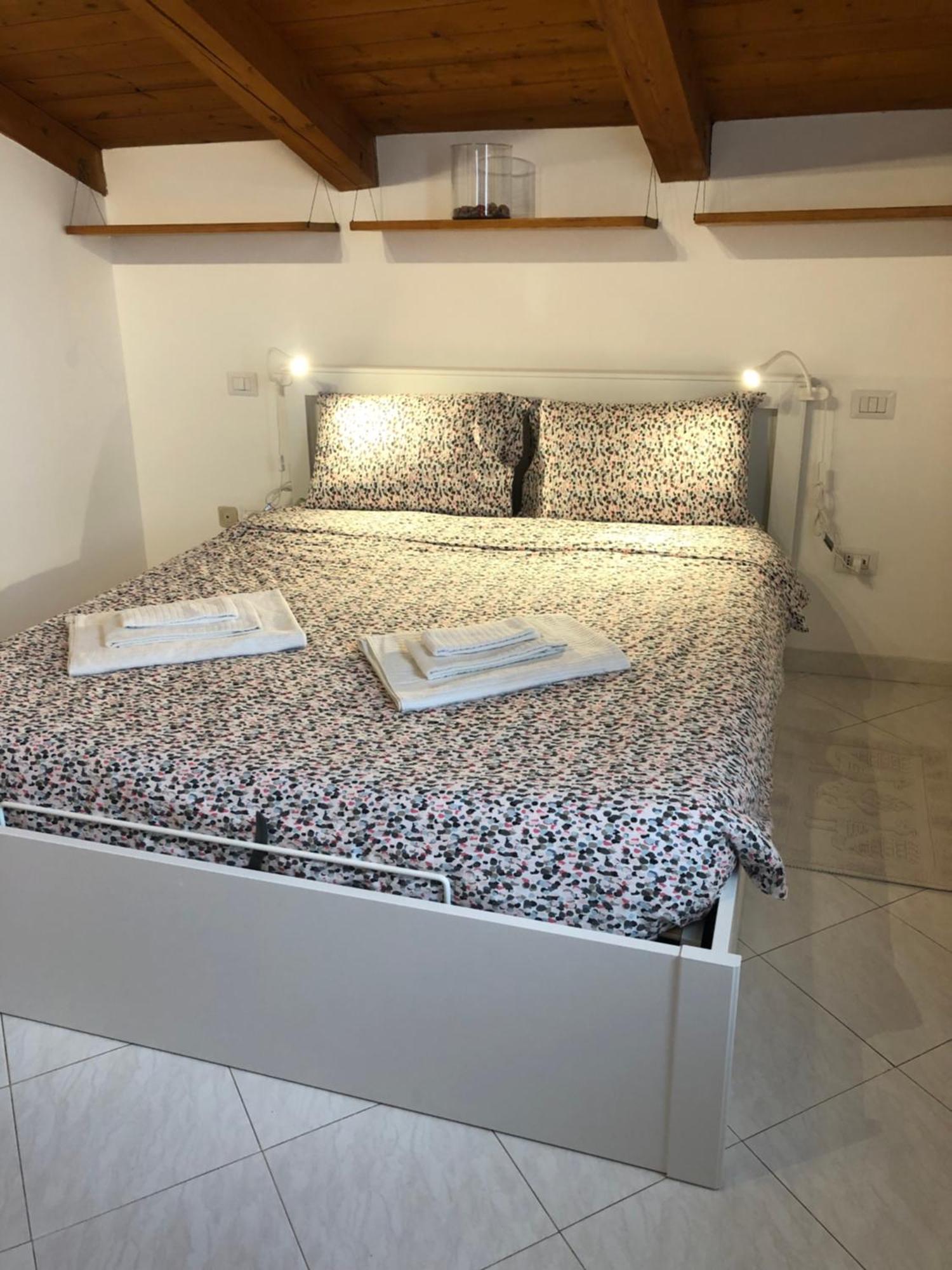 Deliziosa Mansarda Nel Quartiere Marina - Appartamento *